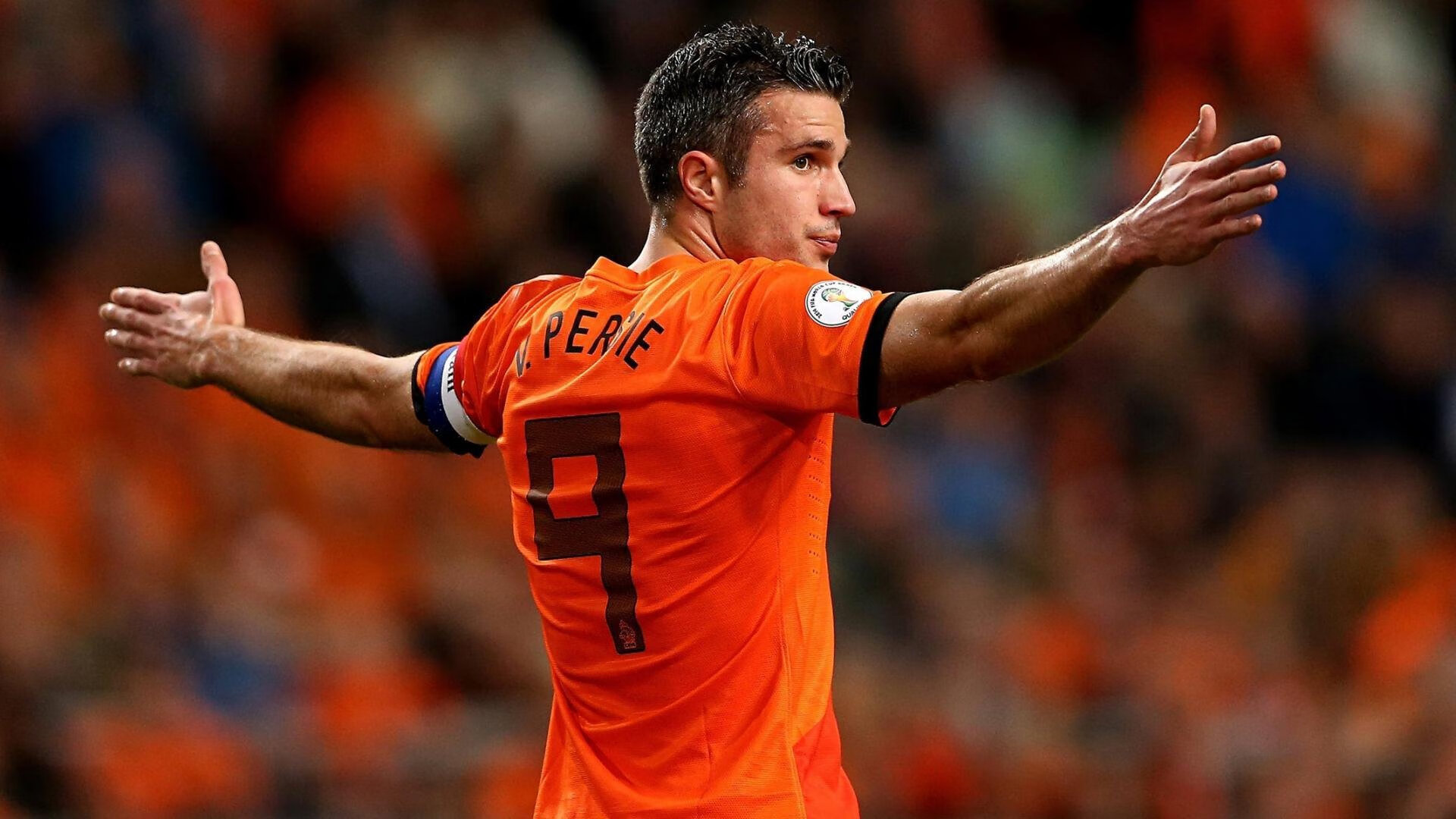 主队球员在比赛中发挥出色,拿下胜利,足球比赛主队在前面还是后面